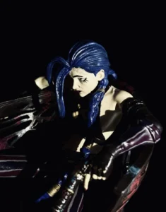 Zoom droit sur la Figurine Jinx Arcane - Résine 12K EPICART 3D